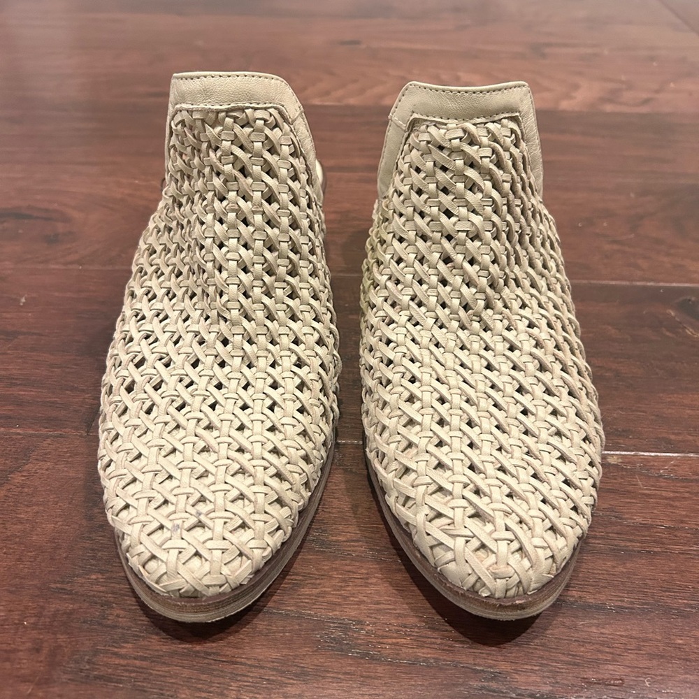 Brand New Crevo Neva Leather Woven Boho Ivory Bone Mules (9.5)